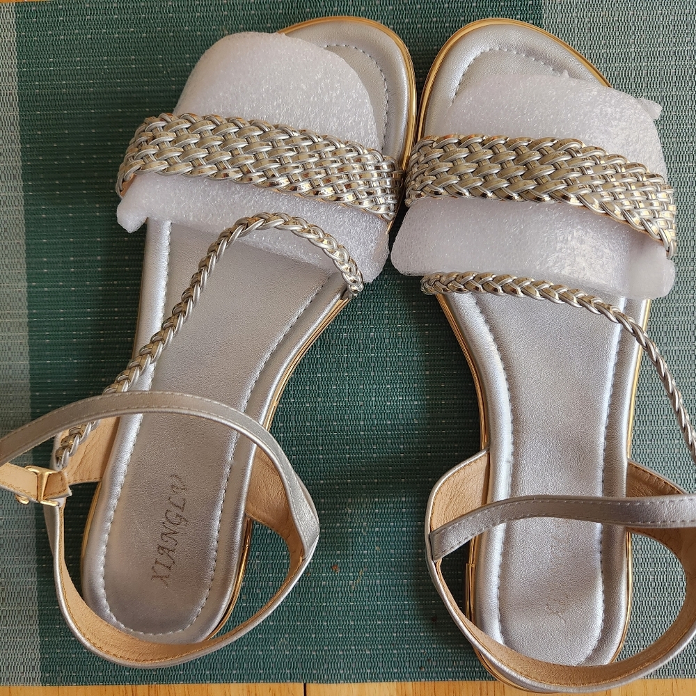 NWT Womens strappy silver sandals